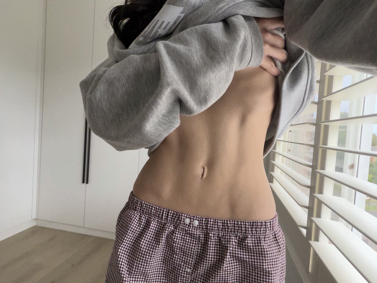 eatingshiloh's tweet photo. and people still say walking doesn’t make u toned https://t.co/7VjvuGMu3f