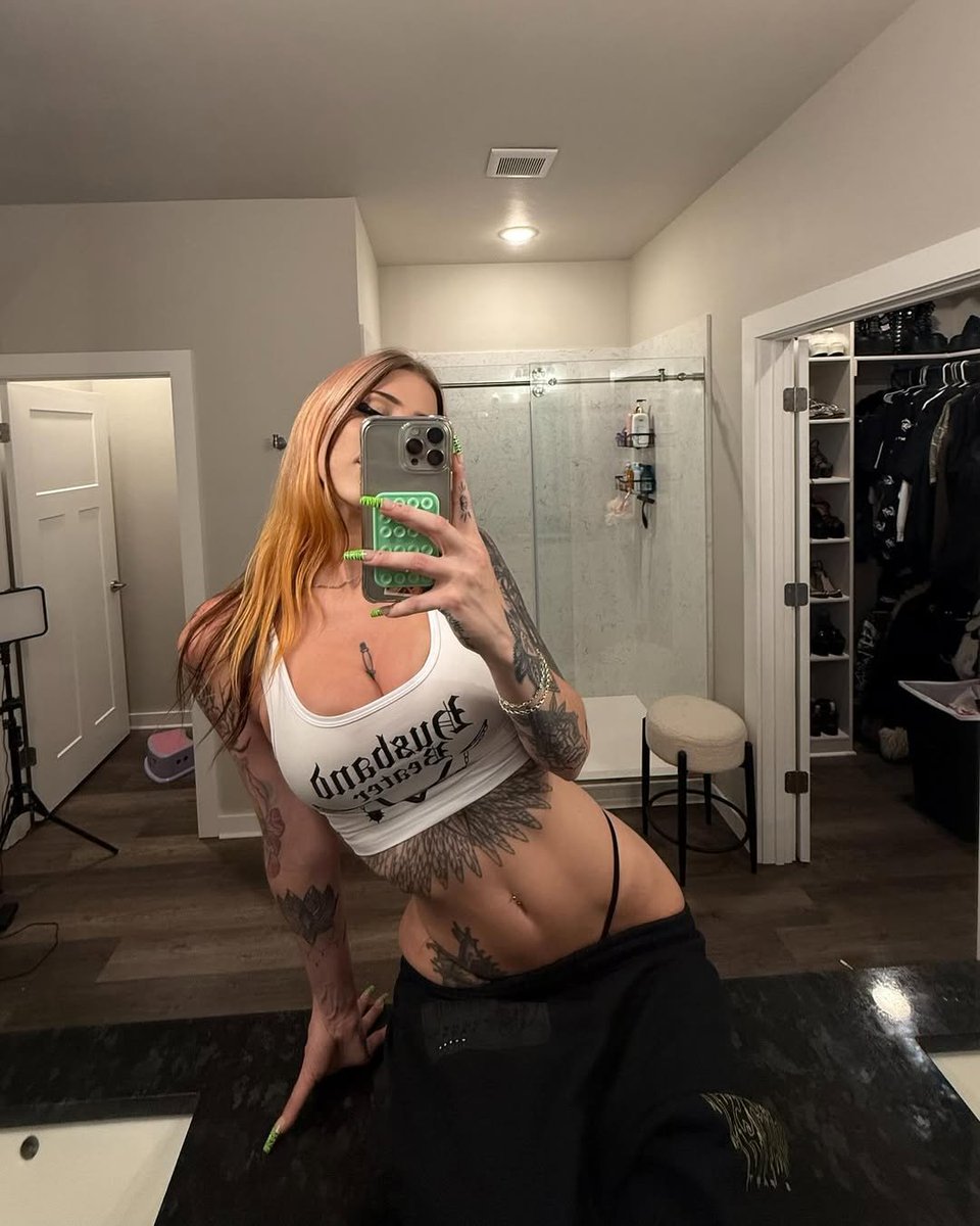 AltGirlFantsyy's tweet photo. Do I have ur attention? https://t.co/7sRGTeNORw