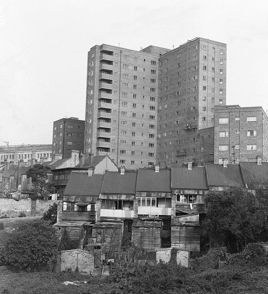 Geoffmuse's tweet photo. World Architectural Heritage Day - photos of Housing Commission estate 'Greenway' being built - North Sydney, June 1953, Robert Donaldson, Australian Consolidated Press Archive, State Library of New South Wales. Uploaded to #Wikipedia https://t.co/LF1YSV81g4 https://t.co/lW3lLmbnLA