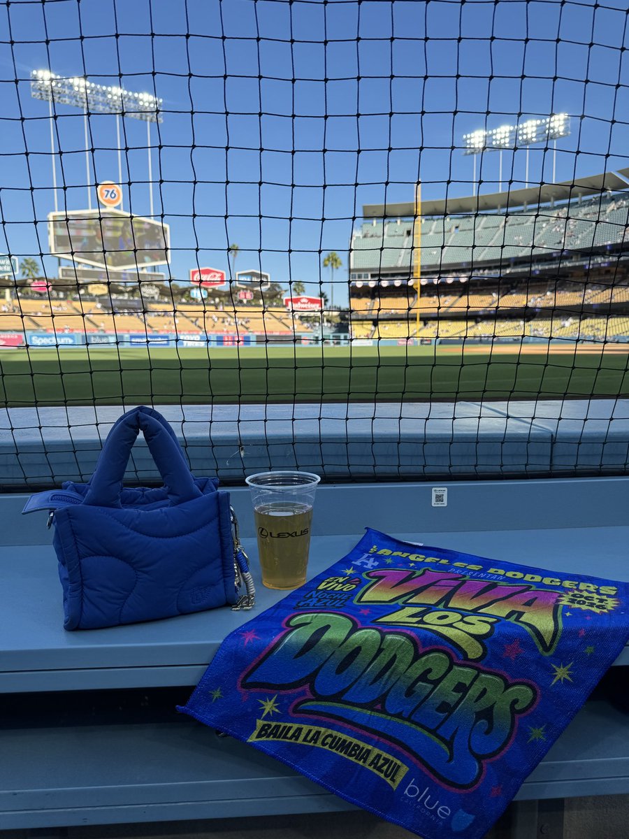 itsfedex's tweet photo. home sweet home #Dodgers #Postseason 💙 https://t.co/EP8aUgiRsy