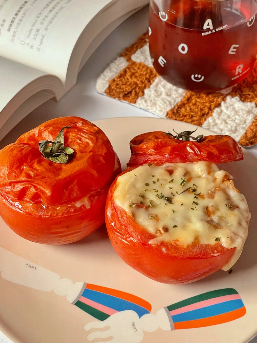 GoldenBronkvhg's tweet photo. [Hey, this season’s favorite tomato from Muscat fits perfectly for my cozy evening snack!]， https://t.co/Zvj7x5zxRI