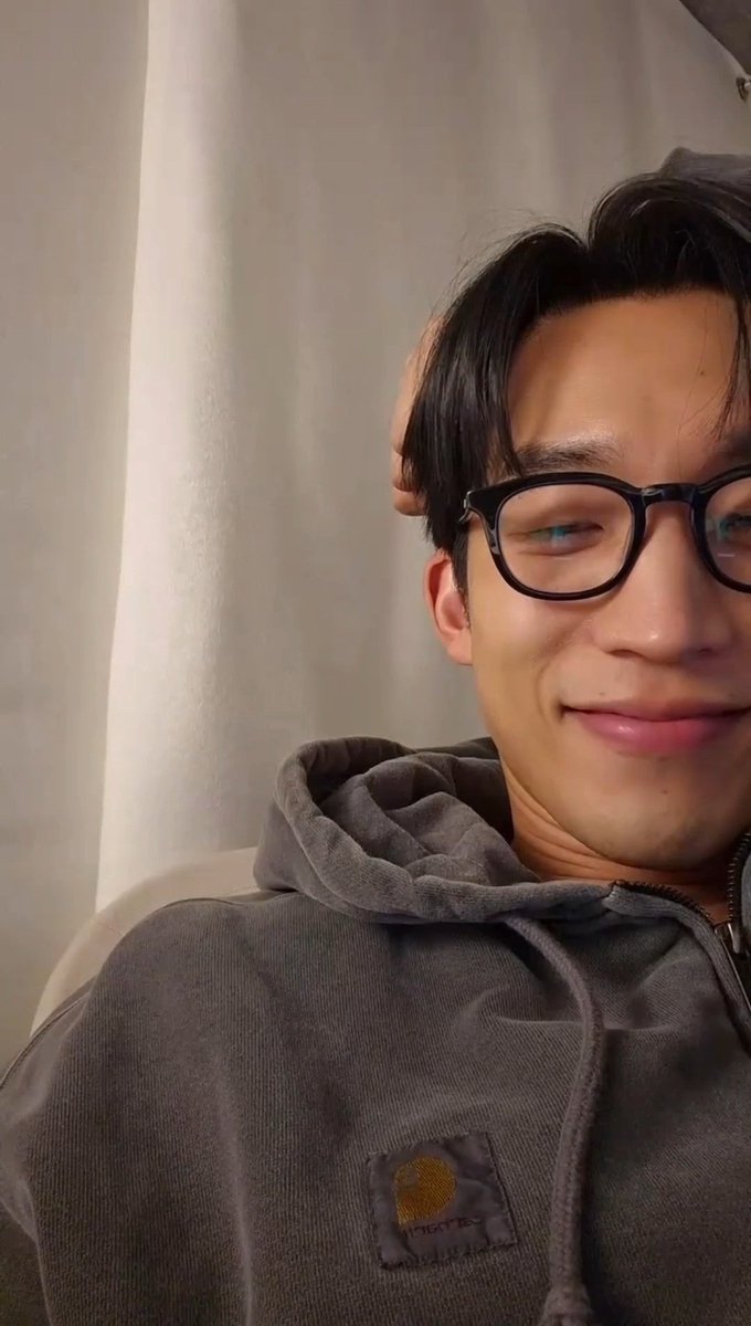 DailySangyi's tweet photo. #이상이 #LeeSangYi #DailySangYi
#SangSang #상상 https://t.co/QYR9SPlyiD