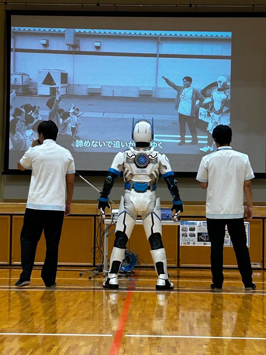 wadypop's tweet photo. 本日は西都小学校でオーガマンと
「オーバードーズ危険薬物乱用防止」授業
本日の質問コーナー！薬剤師になりたい人で手を挙げたのがまさかの先生👍10/11と10/31のイベント遊びにきてね👌

学校関係者の方、オーガマンと無償訪問しますので気軽にお問い合わせください📣
#ドゲンジャーズ #オーガマン https://t.co/Qa80dlOT4R