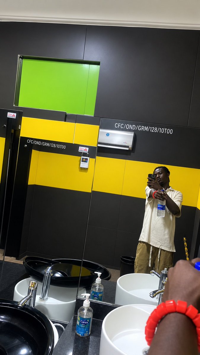 BhadboyDremmon's tweet photo. I don dey see myself as the artist when I won become 
#IndependentArtist 
#newmusic 
#MusicArtist 
#StayTune https://t.co/QRUSlMd7C9