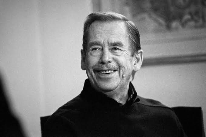 Tsihanouskaya's tweet photo. Václav Havel would have turned 90 today. A great friend of Belarus, he saw our country as part of Europe and stood with those fighting for freedom.

One of his final letters was to Ales Bialiatski, then imprisoned by the regime. His courage and moral clarity still guide us. https://t.co/M0V4oWtFQX