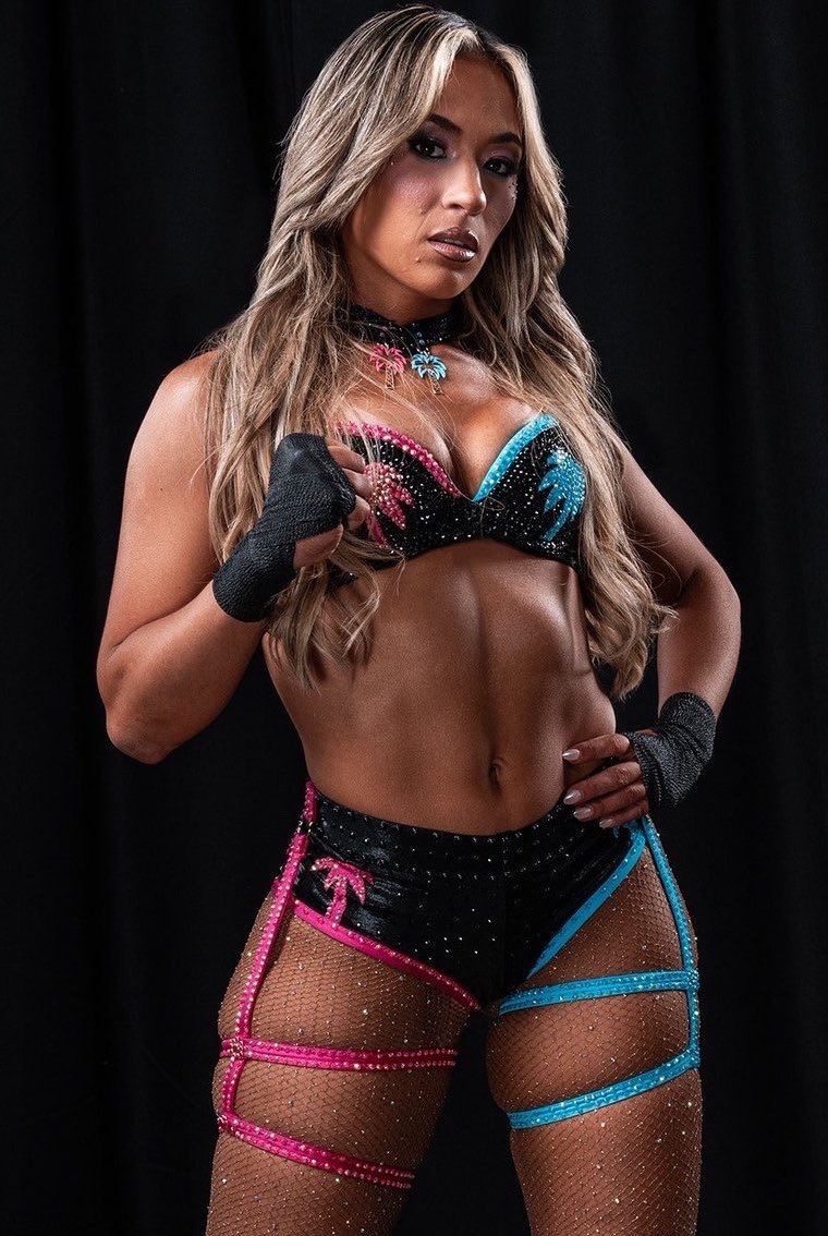 r1ngone's tweet photo. Lola Vice #AAA #WWE https://t.co/LZO5sHvyUD