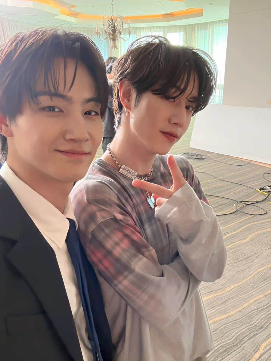 jaybmoment's tweet photo. Chill vibes only, and you guys make everything feel so easy and warm. Always grateful for moments like this ✨

#JAYB #제이비 #재범 #Jaebeom #marktuan https://t.co/wdAHjqGpUk