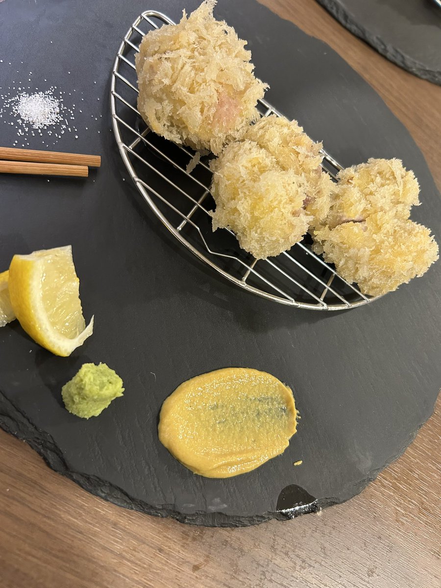 MAYAchanperon's tweet photo. 先日は久しぶ���に荻窪のとんかつ空へ
相変わらず美味しい😋
ランチは初参戦でした。
電車が遅れてて予約時間８分過ぎての到着となってしまいました😅。
ご丁寧に電話もくれていたみたいです。
友人が予約してくれて行きました。
ご馳走様でした。
#とんかつ空
#ランチ
#荻窪 https://t.co/zOupv8ip3u