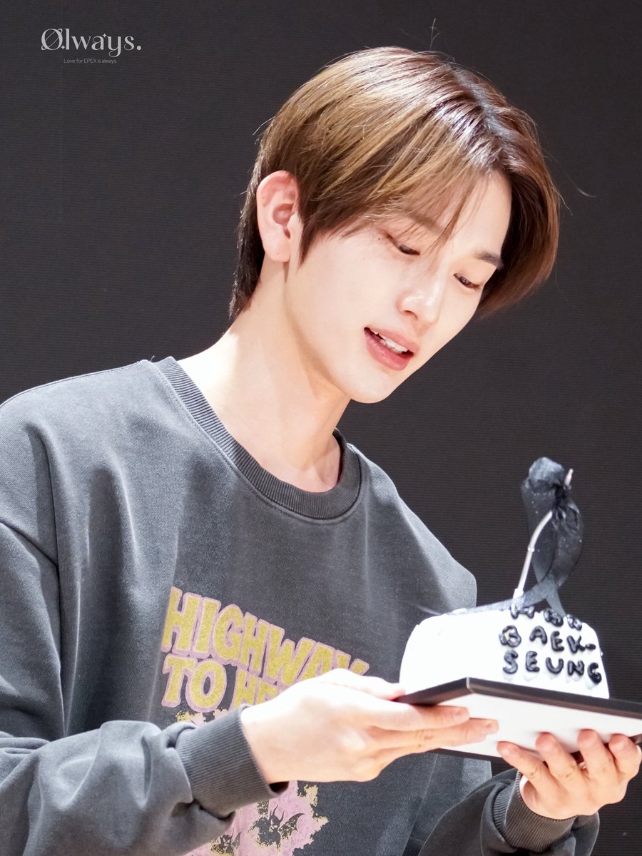 olways_124's tweet photo. 1004 천사보다 더 착한 1005 현우 생일 축하해! 🎂
항상 웃는 모습 보여줘서 고마워
오늘은 케이크도 먹고 맛있는 것도 많이 먹고 행복만 가득한 하루 보내!

#EPEX #이펙스 #BAEKSEUNG #백승
#백승으로_채워갈_10월의_순간들
#Oct_Moments_with_BAEKSEUNG https://t.co/qkxuvu7Fm5