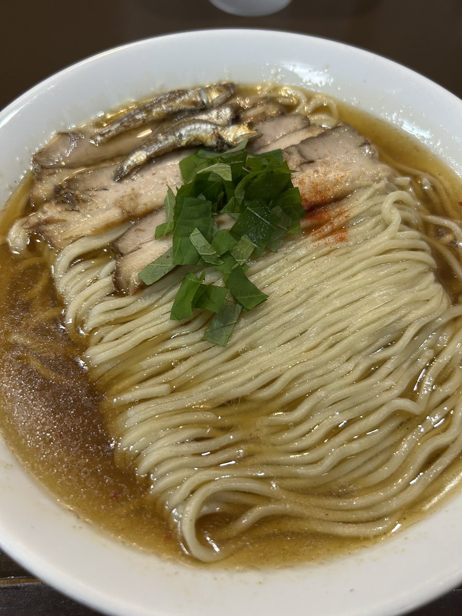 tabearuki3712's tweet photo. 煮干し中華そば 加藤屋本店さん

煮干しそば大

スープ完飲しちゃうほど美味🤤

さっぱりとしてもう一品いけちゃうんじゃないかと思うくらい箸が進みました

ブラック、マボチュー、つけ麺、油そばも気になりすぎる🫠

美味しかったです、ごちそうさまでした🙏 https://t.co/cME8pz1Y0y