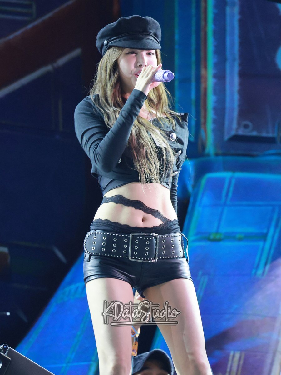 KDataStudio's tweet photo. 261004 Nayeon at EDC KOREA MUSIC FESTIVAL 2026

#NAYEON #나연 #TWICE #트와이스 #KPOP

More in the comments ⬇️ https://t.co/OJ0jKnFoY2