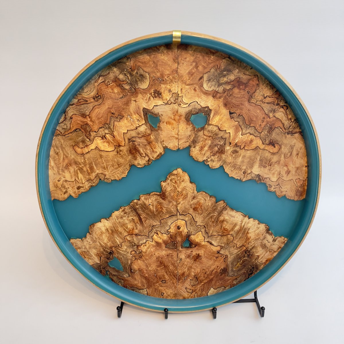 CraftInFocus's tweet photo. Exhibiting with us at our next event at RHS Garden Wisley from 4-8 November is Ayo of Dama Designs who has a passion for wood, resin and contemporary design. 
#makermonday #mondaymaker https://t.co/gKzzqViijL