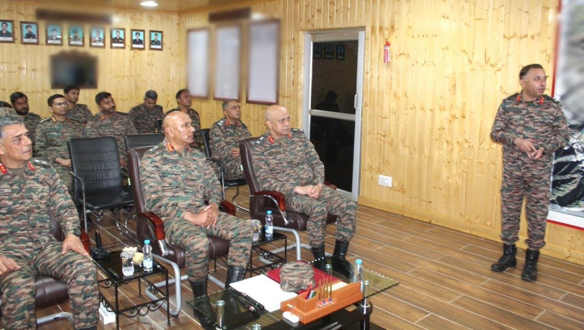 prodefencejammu's tweet photo. Lt Gen Pratik Sharma, #ArmyCdrNC, visited #RashtriyaRifles unit in South #Kashmir. He reviewed the prevailing security situation and commended the troops for their professionalism and operational excellence.
The Army Commander impressed upon the need for relentless vigilance and #Synergy in efforts to ensure upholding our commitment to peace in the region.

#AlwaysInCombat
#NationFirst

@SpokespersonMoD
@adgpi
@ChinarcorpsIA
@NorthernComd_IA 
@ANI