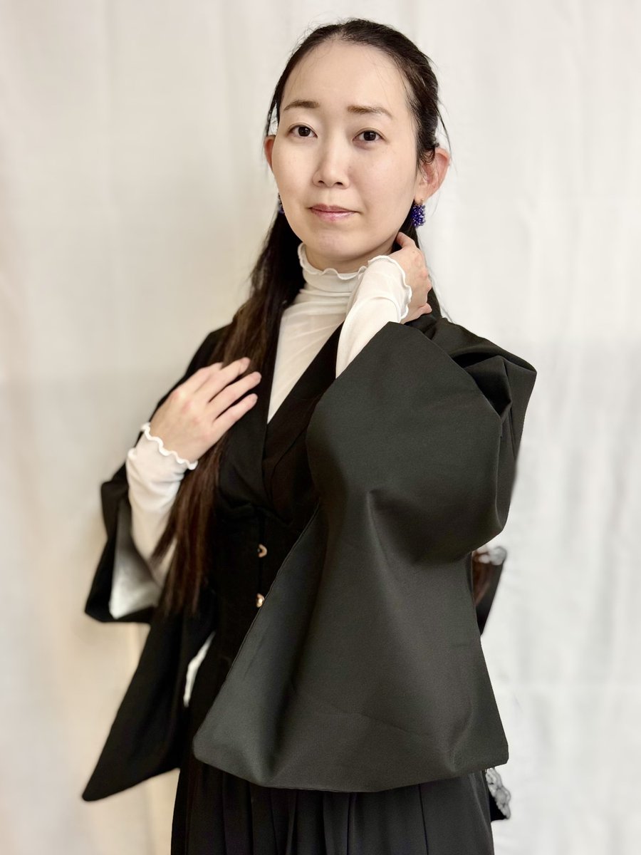 furinkazan_news's tweet photo. キャラクター紹介⑤
雪洲（せっしゅう）

この世に未練を残して亡くなり、「案内人」として徳を積み成仏を目指している。

亡くなった際に明月に魂を救われており、大妖怪に挑む明月を心配している。

真面目で穏やかなふるまいをするが、実は怒ると怖い。
#そのやく https://t.co/cx81dJNsHE