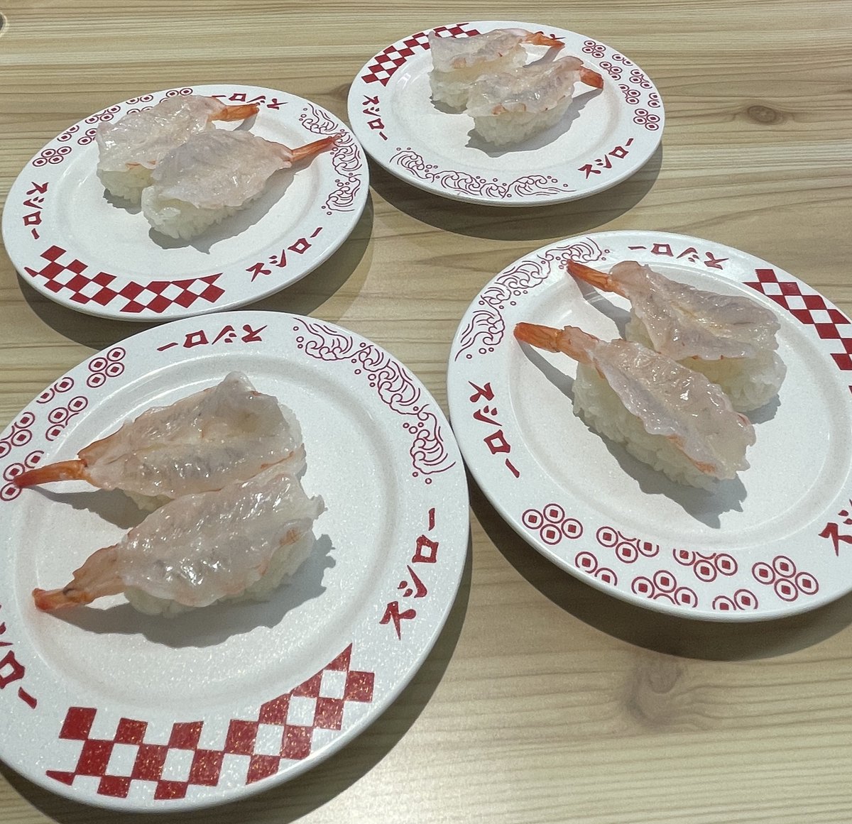 y__komatsu's tweet photo. ←お嫁さんにありえない頼み方って言われた寿司

　　　お嫁さんの頼んだ寿司→ https://t.co/TW4HbrT9xD