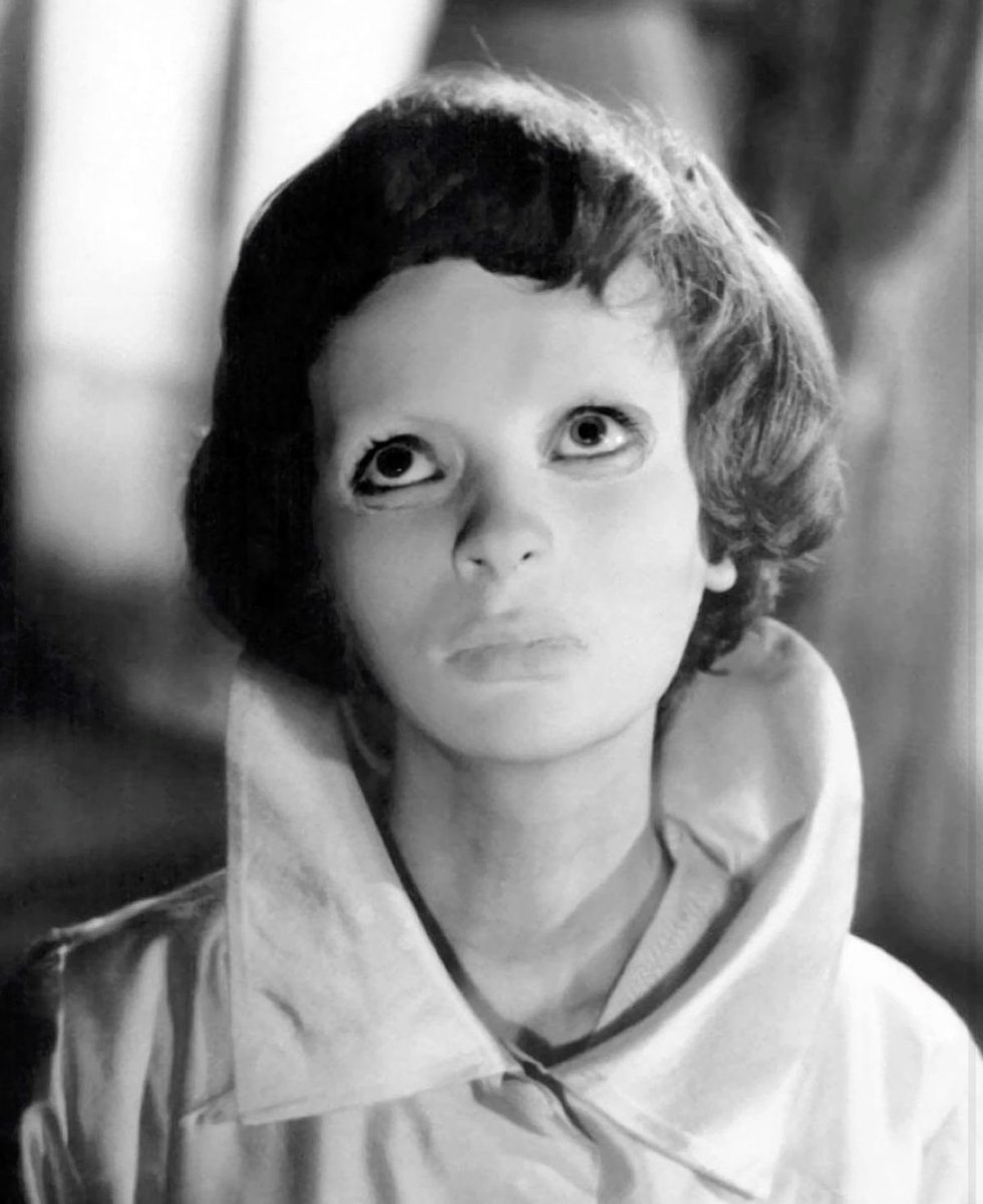 nytkizz's tweet photo. les yeux sans visage (1960) https://t.co/RgohOjYQWo