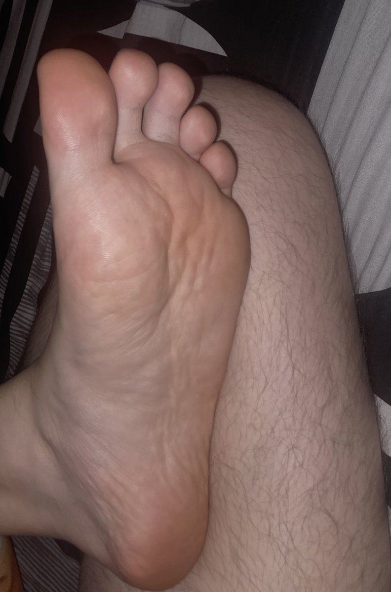 PolishMaleFeet's tweet photo. Melduj się na priv z kodem w zębach, cwelu 🤴 

#feetmaster #worship #feetfetish #malefeet #humanatm #cwel #fetysz #sneakers #feet_pic #feetworshi̇p @BestSockMasters @promocion_pies @MASTER_UPDATES @MASTERS_PROMOS https://t.co/nxtbR0fBIr