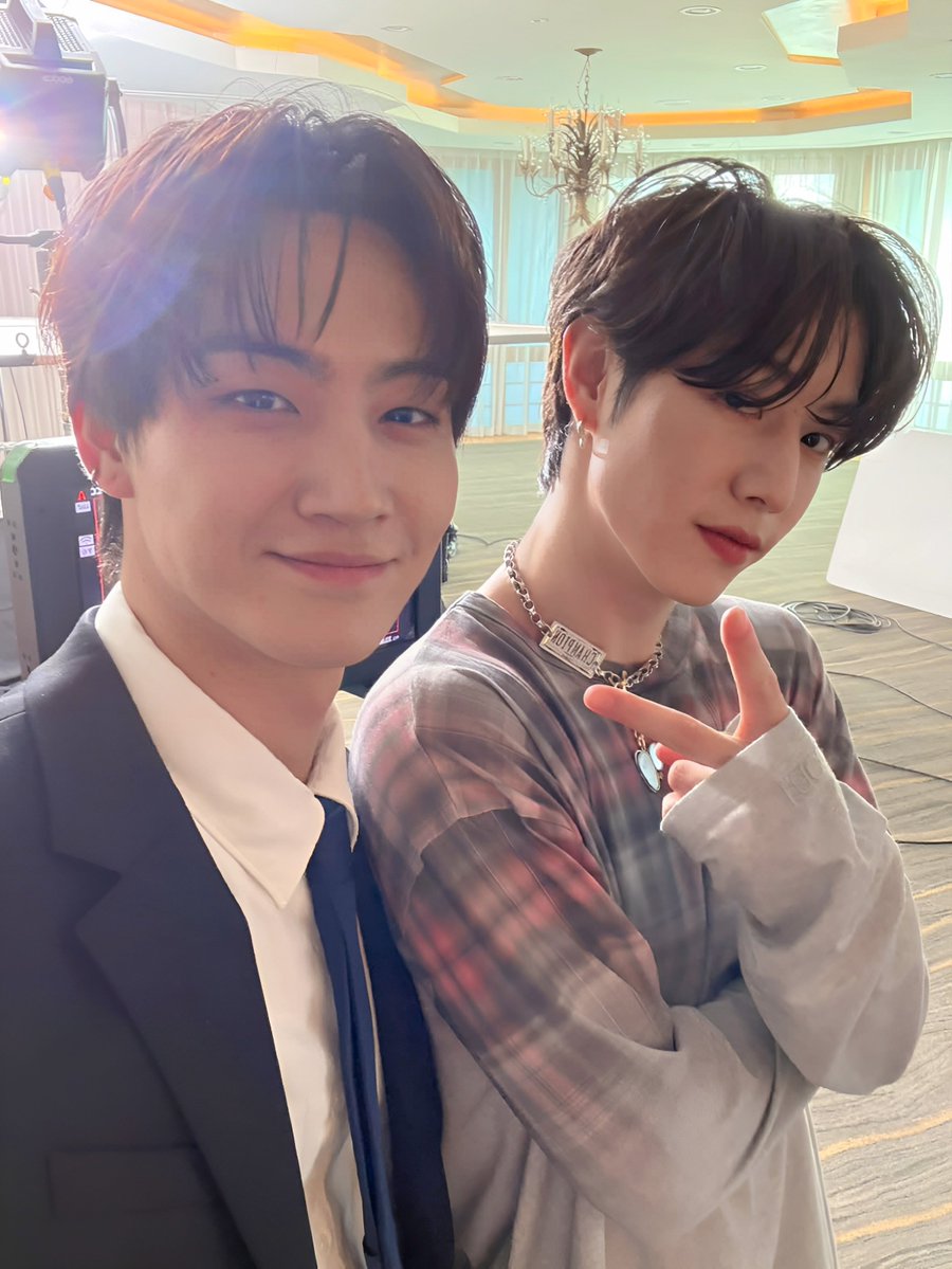 jaybmoment's tweet photo. Chill vibes only, and you guys make everything feel so easy and warm. Always grateful for moments like this ✨

#JAYB #제이비 #재범 #Jaebeom #marktuan https://t.co/wdAHjqGpUk