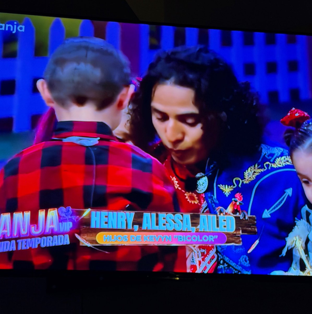 john359e's tweet photo. Según dijo Alan que si Kevin agarraba a sus hijos quedaba automáticamente NOMINADO y al final que siempre NO. Solo fueron 3 puntos que ya tendrá en la gala de nominaciones 🙄🙄🙄 #LaGranja #LaGranjaVIP #LaGranjaVipMX https://t.co/alZ47q3Dsx