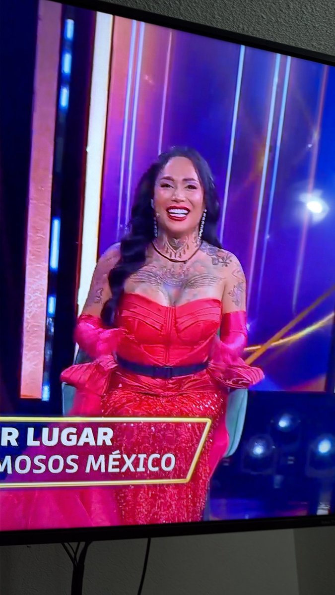 fatEsker's tweet photo. No puede ser que la Lic Edna Karina Torres tenga menos votos que el memuebleeeee, que fraudeeeee #lcdlfm #LaCasaDeLosFamososMéxico https://t.co/YdpEAOzvLv