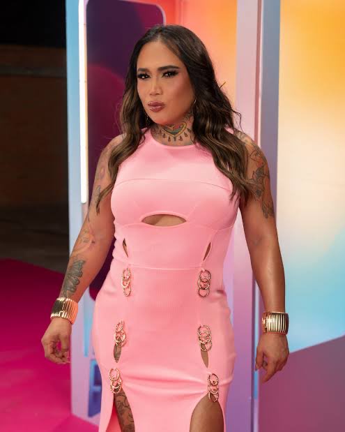 YoSoyMarcknow's tweet photo. Karina torres se une con Karime Pindter como los robos más grandes de La Casa De Los Famosos México 

Fraude! 😠 #LaCasaDeLosFamososMéxico #LaCasaDeLosFamososMéxicoMx https://t.co/hjdsn5b8AO