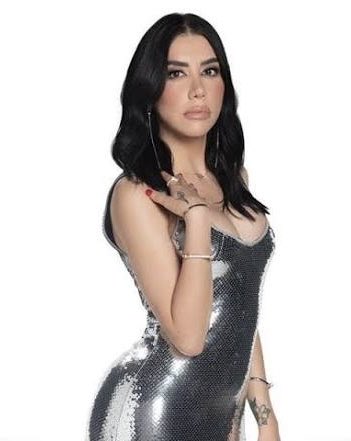 YoSoyMarcknow's tweet photo. Karina torres se une con Karime Pindter como los robos más grandes de La Casa De Los Famosos México 

Fraude! 😠 #LaCasaDeLosFamososMéxico #LaCasaDeLosFamososMéxicoMx https://t.co/hjdsn5b8AO
