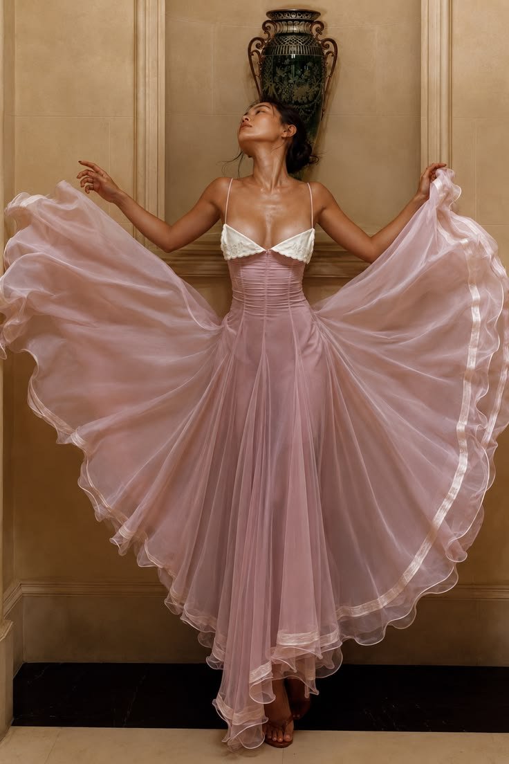 Fashion_Retro_X's tweet photo. A dress that holds you gently, then lets you glow. 💖 https://t.co/WSACAo2IBK