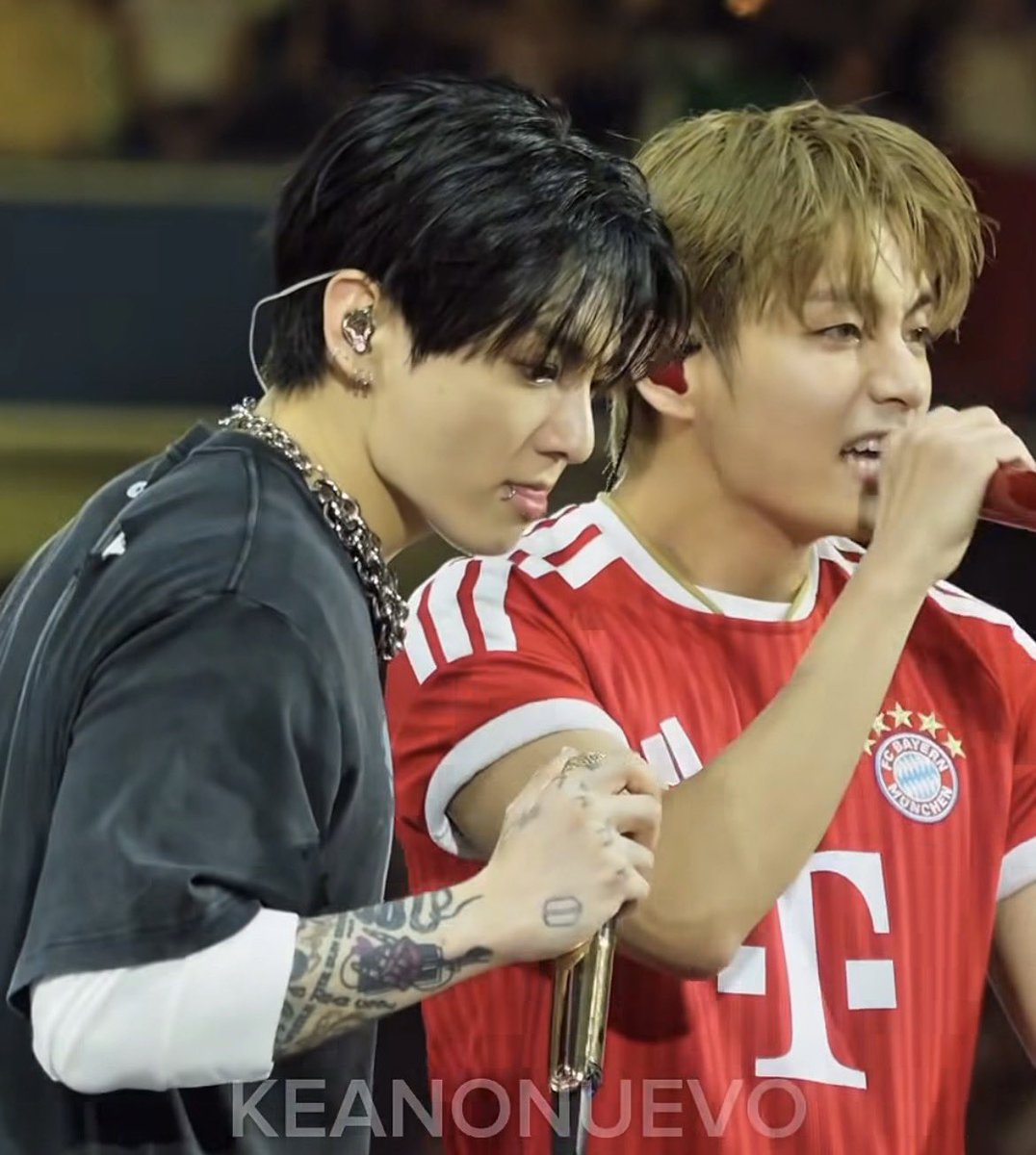 begativee's tweet photo. @king0fkp0pthv @residentevxn bro you stan baldhyung botched nose big ears deafhyung vglyhyung ogrehyung pedohyung
you should be the last trash talking jungkook’s look https://t.co/0kWwNhcxct