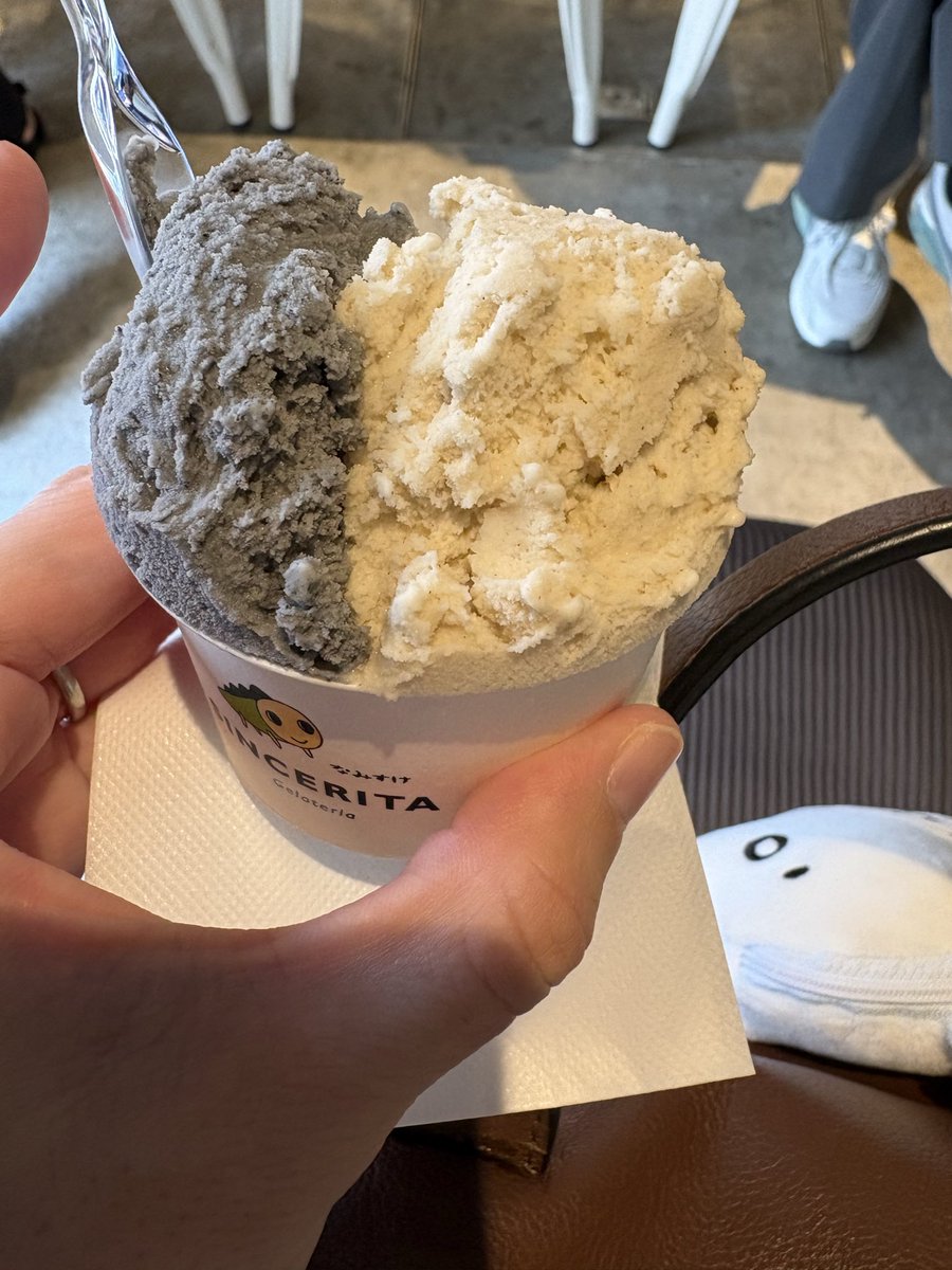 tsutsunori's tweet photo. ゴマちゃんとシロの秋の芸術祭行ってきた！とっても可愛い空間でした！！
スタッフさんがとても優しく対応してくださいました。
その後黒ゴマ白ゴマアイスを食べに行きました。すごい美味しかった✨️
#ゴマシロ芸術祭 https://t.co/FCKJxmcbE2