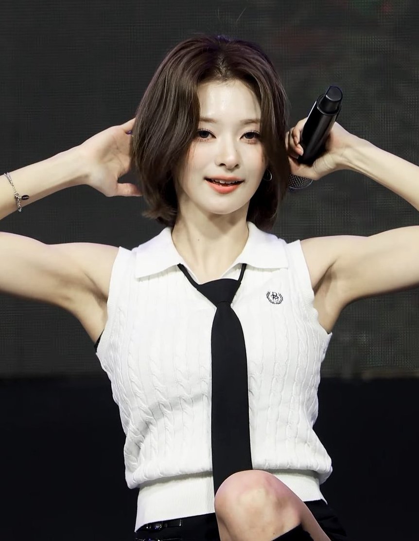 PrinzessinLNG's tweet photo. 261001 
#나경 #이나경 #NAGYUNG #프로미스나인 #fromis_9 https://t.co/CMsp2HqFoN