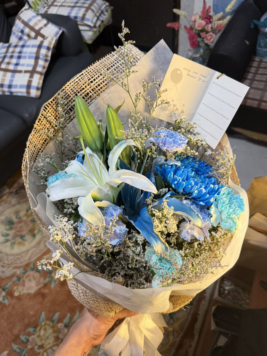 darylldeal_'s tweet photo. first time receiving flowers🥺🥹 https://t.co/Py9lDrXENg