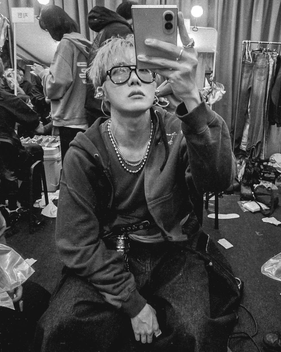 hobiroppi's tweet photo. THE VEINY HANDS AND NECK LET ME SPEAK https://t.co/K8pCgL3KXr