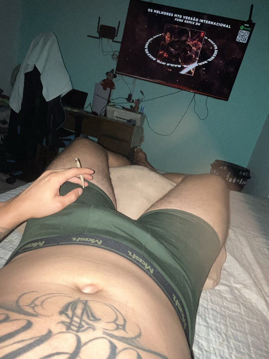 LeooPavanni's tweet photo. Alguém ? 😏🥵🔞

#sexo #cueca #brothe #brotheragemheteroㅤㅤㅤ https://t.co/Wvx4kgKpgn