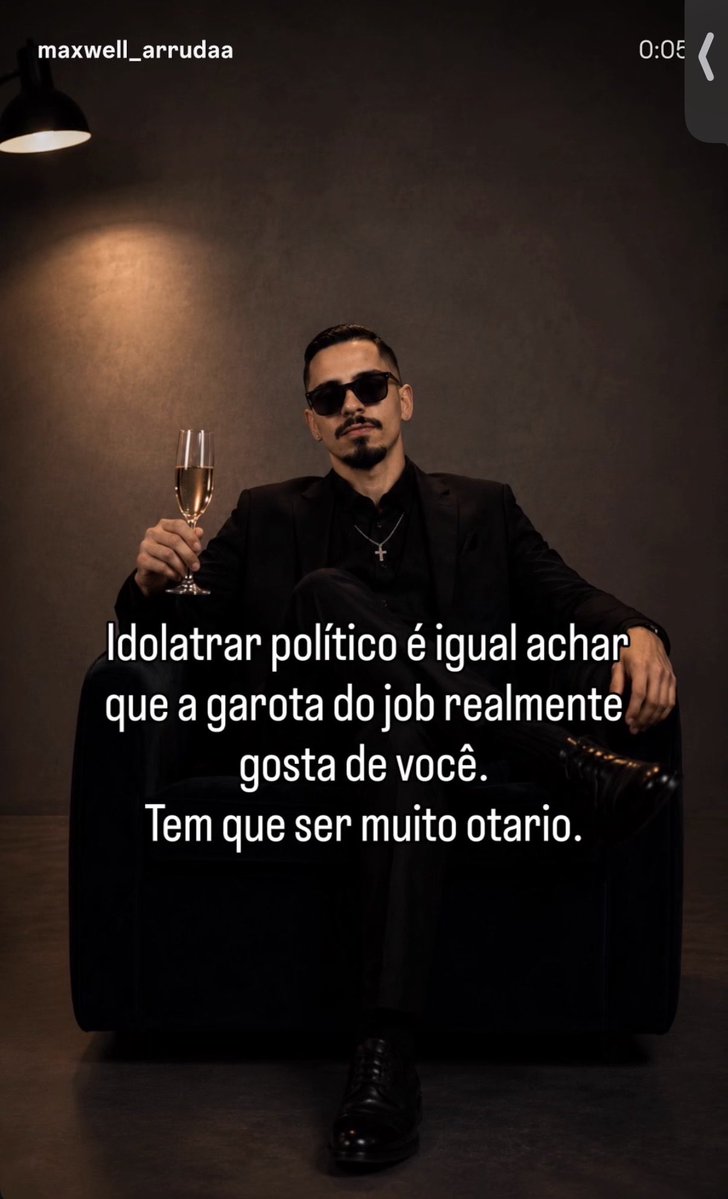 ogabrielquadros's tweet photo. Cara posta isso e depois “funk do Bolsonaro” com uma camisa da seleção brasileira

Além de BURROS, IGNORANTES, HIPÓCRITAS, os chinelão de direita ainda são INCOERENTEs https://t.co/YuHCMZ0Gxo