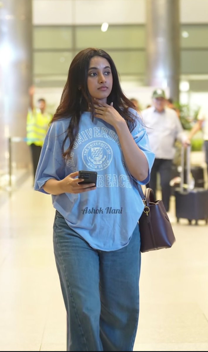 ludocinema's tweet photo. Airport look 😍

Priya Bhavani Shankar or Priyanka Mohan ? https://t.co/mOyIhtFbXE