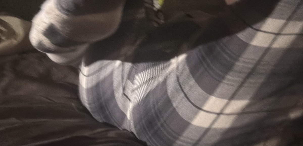 sinkinthecome's tweet photo. Why does nobody ever dm me to see what’s under here #mlm #nsfw #gay #chudai https://t.co/B1hwsm1L6i