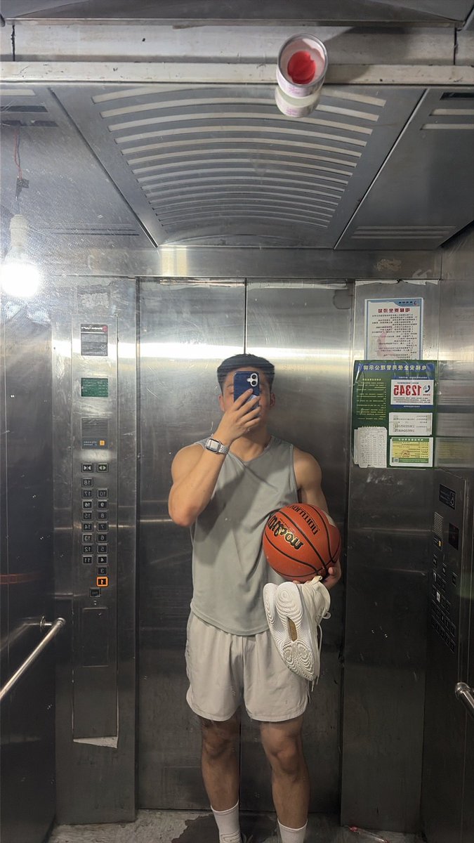 lizadong2000's tweet photo. 我的性取向是女宝和男娘，性癖就是黑丝还有男娘宝宝��顶射，比较胖的Gay私信就不会回复了哈 https://t.co/6kABOWm9CH