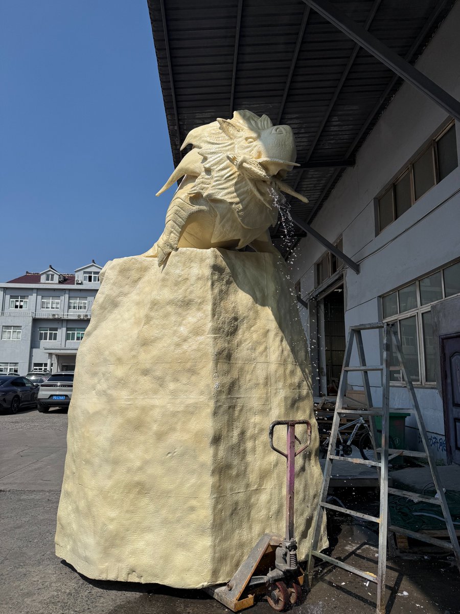 Neolhfs's tweet photo. A little behind-the-scenes look at the statues being made for Forever Party 👀
These are still works in progress, but Azeroth is already taking shape in the real world! (part1)
#ForeverParty https://t.co/tylkpBx2h8