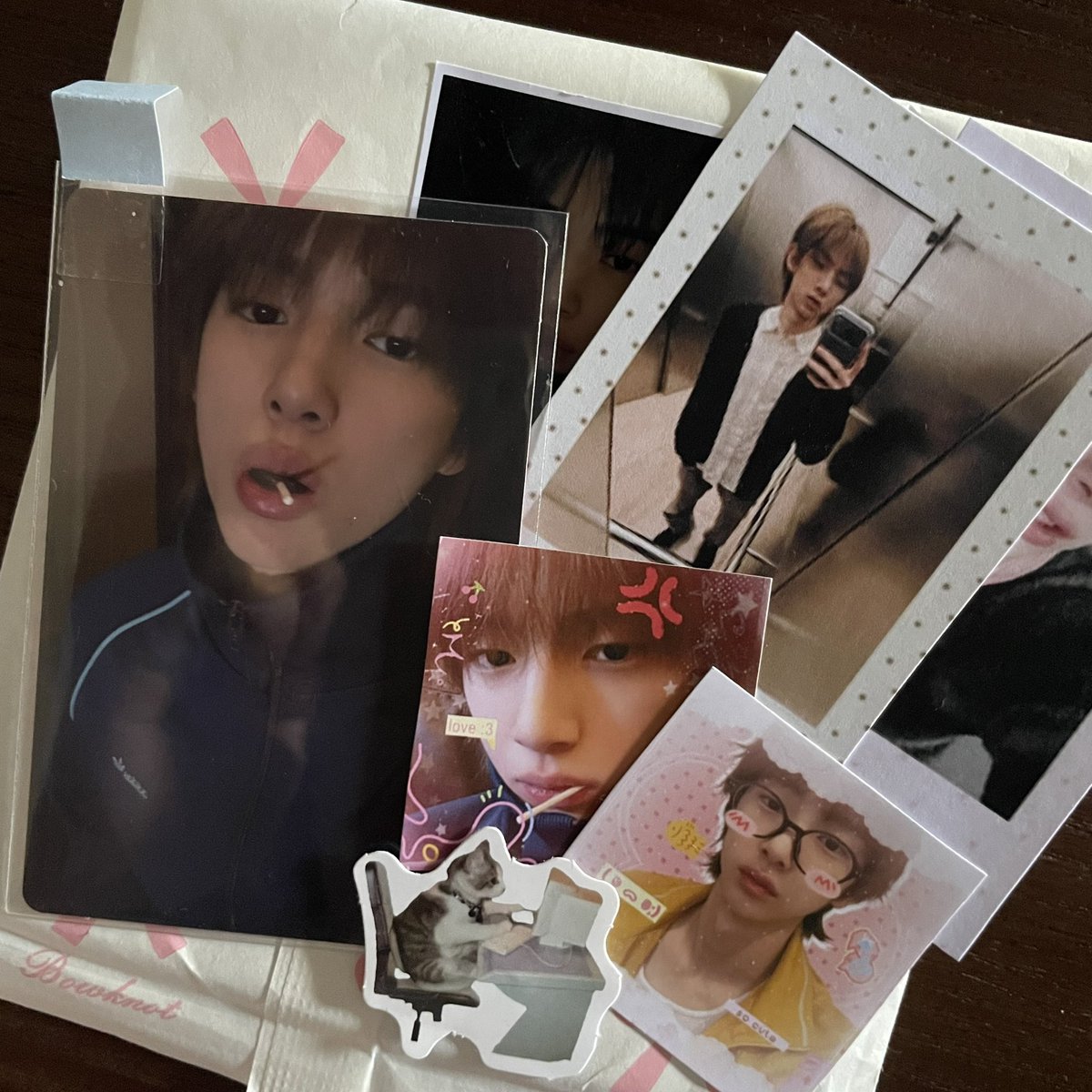 pawcessi's tweet photo. ʚ₍ᐢ ͕   ͔ᐢ₎ɞ⠀ ۫⠀α mail αrrived today !  ⠀˖
⠀⠀⠀ƒrom @keomsamnida 

  ⠀⠀⠀ ⠀⠀⠀⠀⠀ ͜˗˗˗͜˗ ୨୧ ˗͜˗˗˗͜˗ ⠀⠀ ⠀⠀⠀⠀⠀
a photocard that has been staying in my wishlist finally arived aaaaa >< loved every part of this transaction, thank u sm🐰 

╭ #jjuarchive #keomawo https://t.co/rHDUw1n5A9