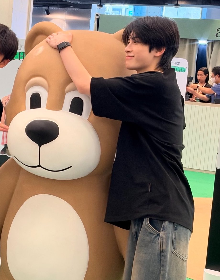 pan_panggeow's tweet photo. แล้วนางตุ้ยพอๆกะหมีที่กอดเลยอะ กลม https://t.co/a2Ho9oq0EJ