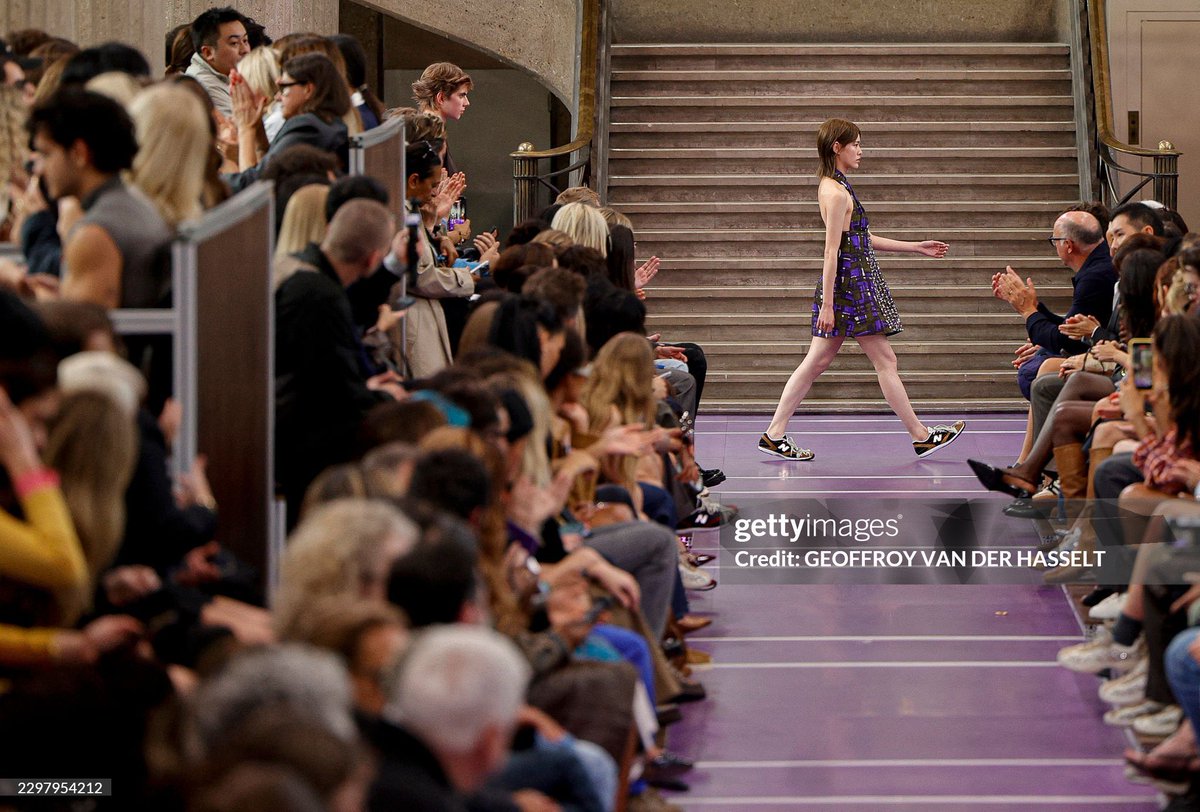Cho3pu's tweet photo. What a huge surprise!!!

Emi, pursuing her fashion dreams with love and passion, made her runway debut for Miu Miu at Paris Fashion Week 2027

#MiuMiuxEmi
#MiuMiuSS27
#emiamily
#MiuMiu https://t.co/zqnFHrKXwj