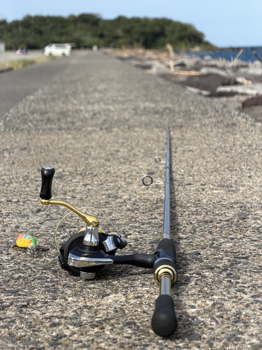 Wanaryman's tweet photo. 台風直後や風強の日とか条件悪い日ばかり行くのもあるけど、
3戦3敗。イカほんとにいるの？笑
#エギング 
#アオリイカ https://t.co/KkSM6eBXO3