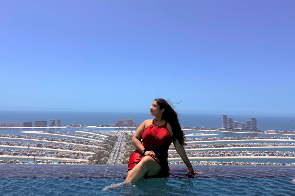 karlla_hanayane's tweet photo. An Immaculate Aura at SKYPOOL, Dubai. Captured by @bhavyab. singh and @simran_kankaria. https://t.co/tE6kjCJa6i