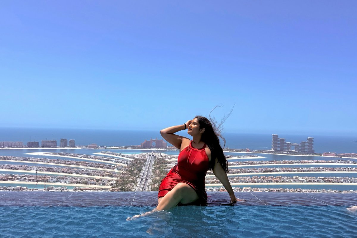 karlla_hanayane's tweet photo. An Immaculate Aura at SKYPOOL, Dubai. Captured by @bhavyab. singh and @simran_kankaria. https://t.co/tE6kjCJa6i