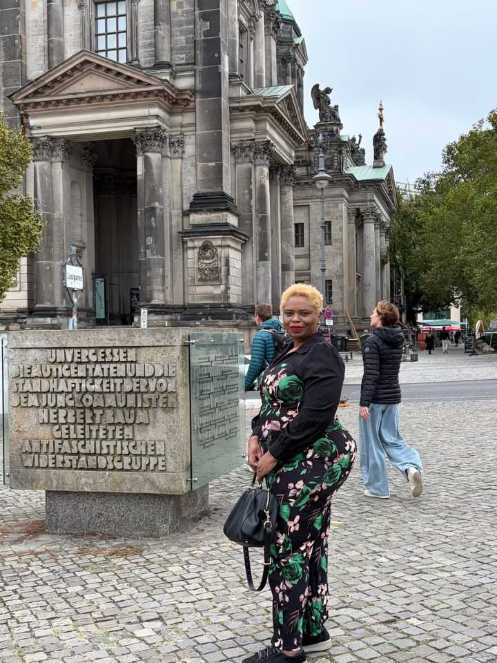 nkechi_first's tweet photo. Take me baton Berlin 😂🚀 #nkechifirst #travelphotography https://t.co/8rJEMKi5Qy