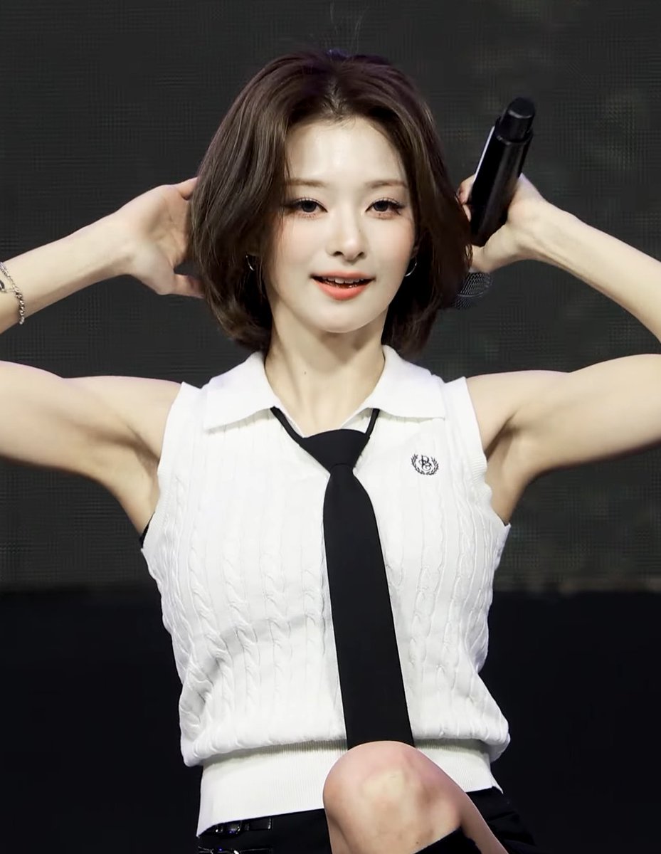 PrinzessinLNG's tweet photo. 261001 
#나경 #이나경 #NAGYUNG #프로미스나인 #fromis_9 https://t.co/CMsp2HqFoN