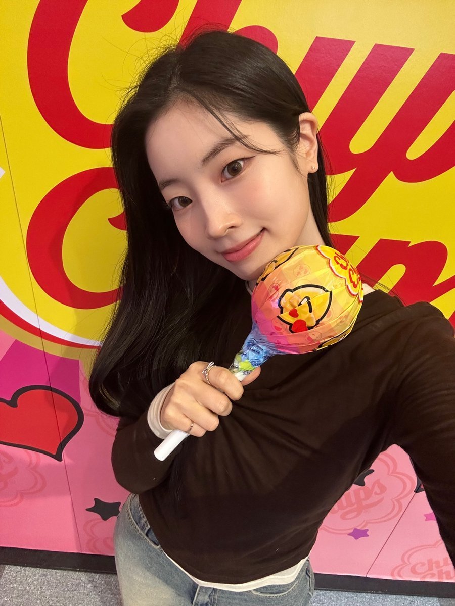 outrodhk's tweet photo. like mother like daughter 🥲🥲🤍 https://t.co/bKOQvimqNm