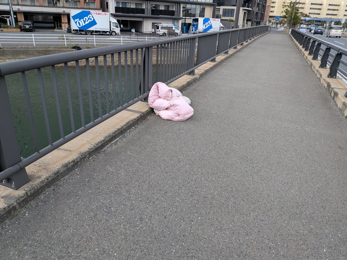 kentarafu's tweet photo. 小倉でリアル「フトンがフットンダ」案件に遭遇 https://t.co/EKMhWFXcvx