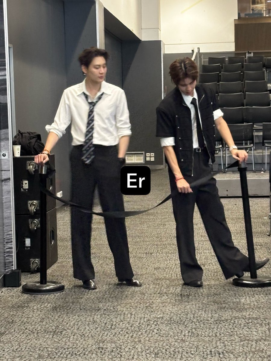 khun93_'s tweet photo. น้องเปรมเหมือนเด็กดื้อๆซนๆอะ เจ็บเล่นไปหมด โดยมีพี่บุ๋นยืนคุมเชิงดูอยู่ตลอด 555555555 https://t.co/QhRInbvFJY