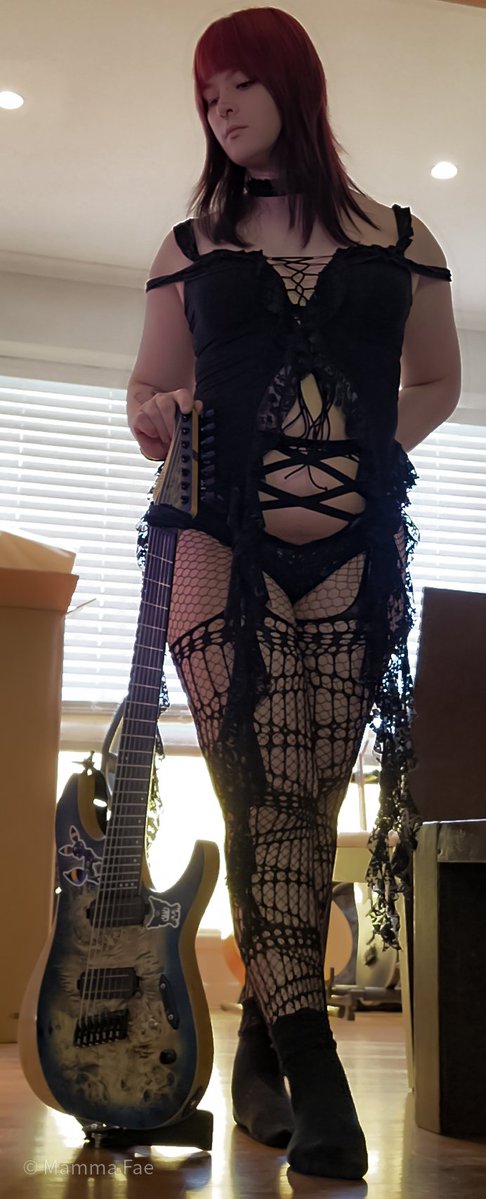 TheEscapedFae's tweet photo. #boudoirmodel #boudoir #model #goth #fishnets #gothmodel #lingeriemodel #lingerie https://t.co/dJL3MYbW9J